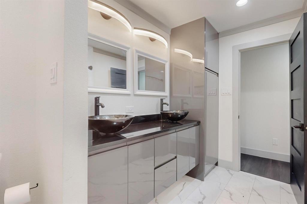 2003 Quincy finished bathroom