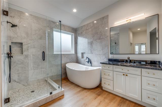 10733 Vista completed master bathroom