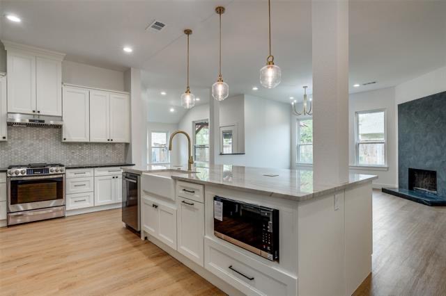 10733 Vista completed kitchen island