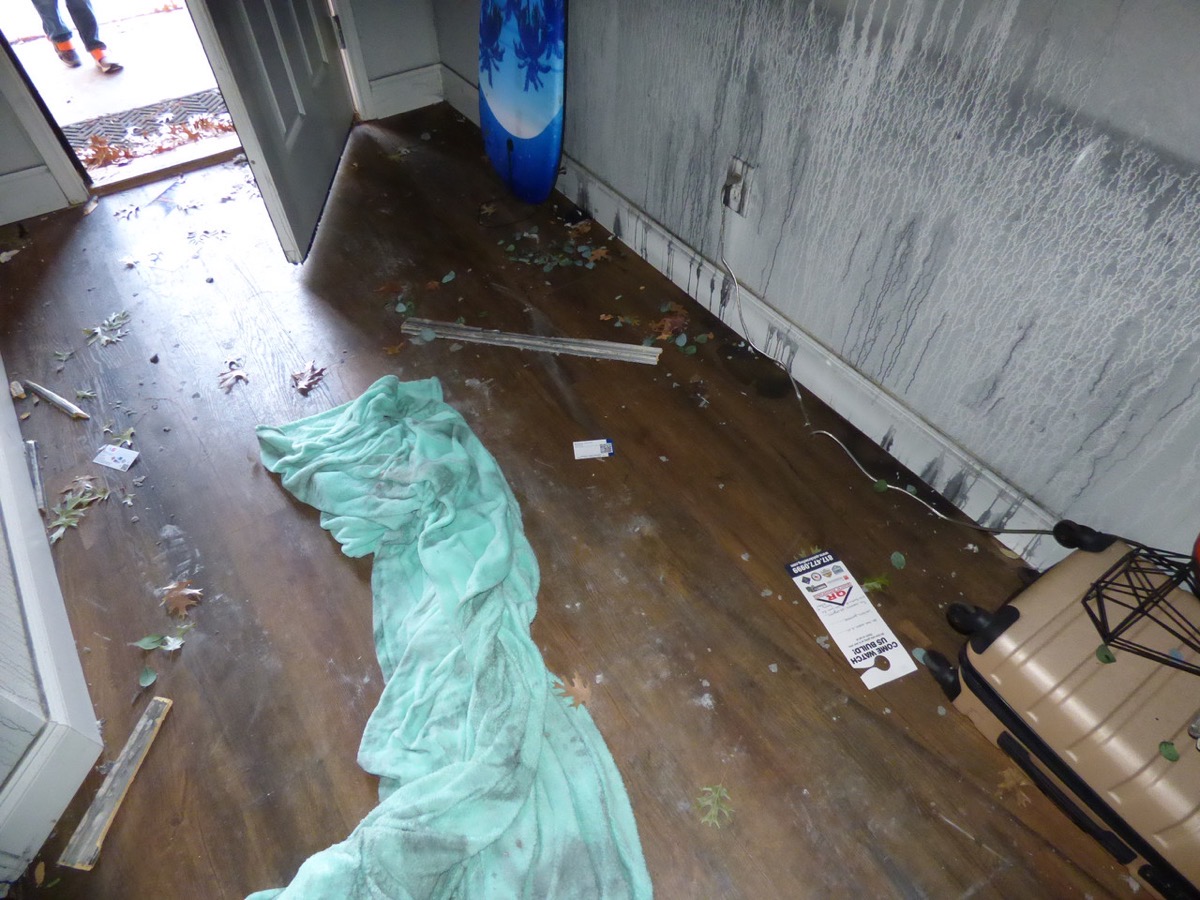 10733 Vista laundry damage